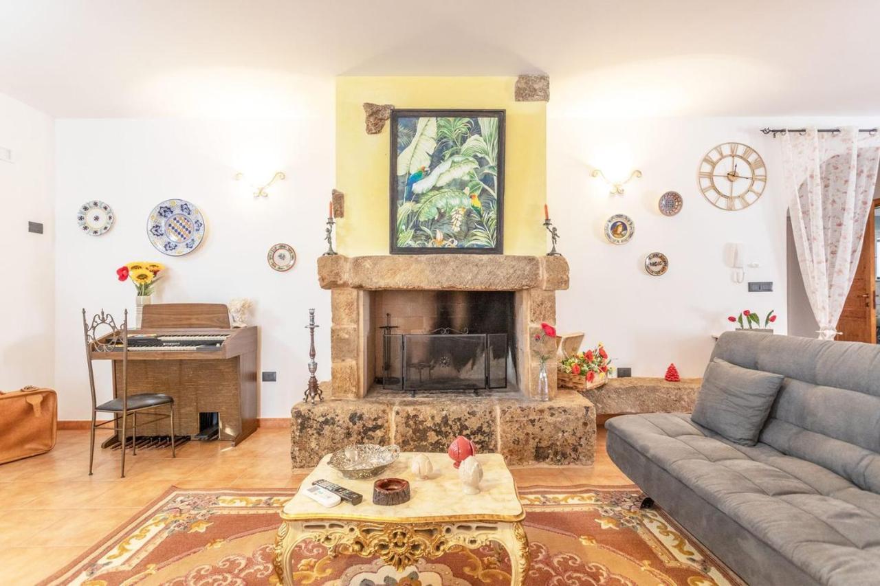 Villa Stracca Con Ampio Spazio Esterno Capilungo Bagian luar foto