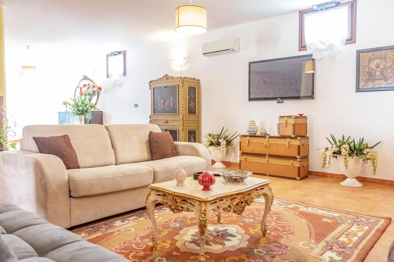 Villa Stracca Con Ampio Spazio Esterno Capilungo Bagian luar foto